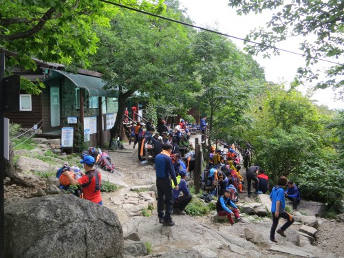 The hiking station just below  Beopgyesa