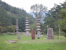 Three of the countless pagodas at Unjusa