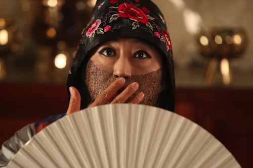 Park Shin-yang as the shaman gangster in Man on the Edge