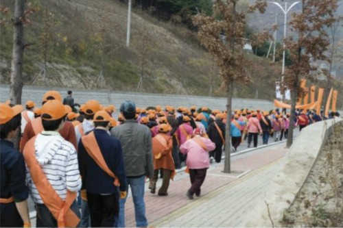 Youngin Hong: Miners Orange (2009)