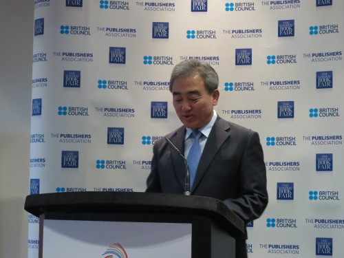 The Korean Minister of Culture invites UK to be guest country at Seoul Book Fair 2016