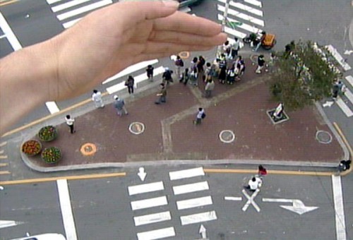 Junebum Park, 3 Crossing, 2002, Single-channel, DV, 01'43 min. NTSC, silent, colour. Edition of 20. Image Courtesy of Hanmi Gallery