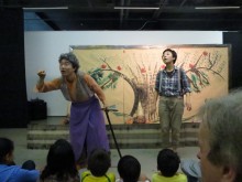 Daesung and his grandmother search for the stone Buddha statue