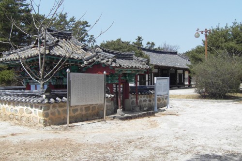 The structure which houses the Stele of the Dutiful Son granted to Min Ik-jeom by King U