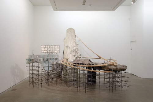 Lee Bul, Mon grand récit Weep into stones...