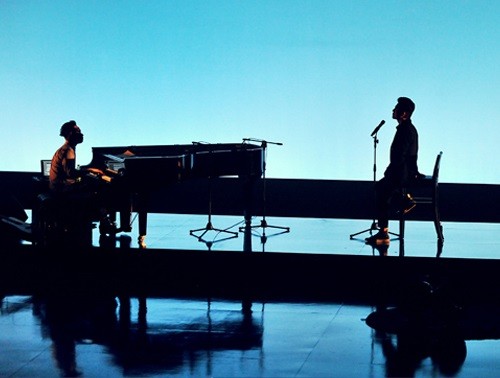 Jung Jae-il (left) and Han Seung-seok performing Bari Abandoned