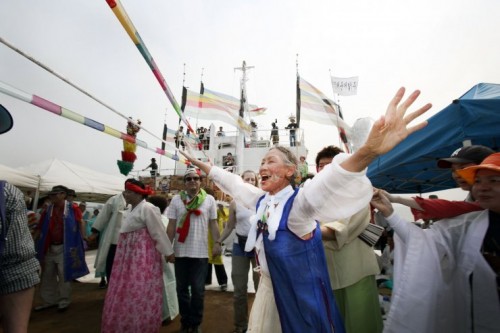 Km Geum-hwa leads the Baeheonsin-gut