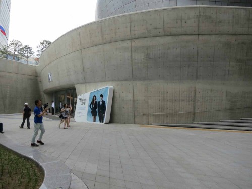 It was hard to miss the hallyu show