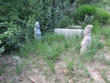 Some of the better-preserved statues on Choansan