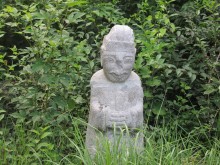 Some of the better-preserved statues on Choansan