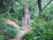 Some of the better-preserved statues on Choansan