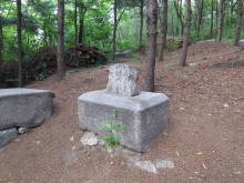 The less well-preserved tombs on Choansan are rather melancholy