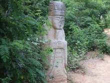 Some of the better-preserved statues on Choansan
