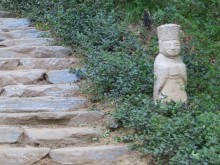 Some of the better-preserved statues on Choansan