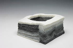 Jong Jin Park - Artistic stratum | 2014 | 18X18X9cm | Porcelain, Black stain | Brushing clay slip on 600 tissues | 1280 ℃ firing