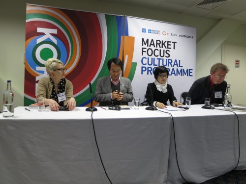 Lee Seung-u (centre left) with Kim Hyesoon (centre right)