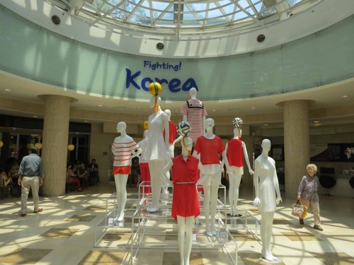 Lotte Department Store entering into the spirit of the World Cup