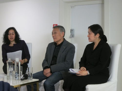 Hwang Sok-yong with Maya Jaggi (L) and Dr Grace Koh