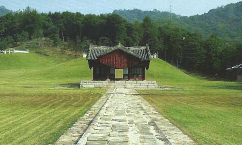 The Myeongneung in the Seooreung
