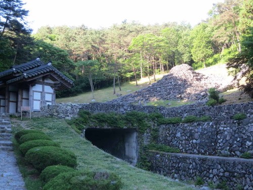 King Guhyeong's tomb