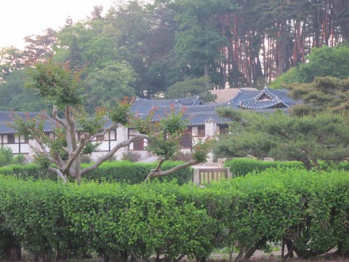 Gangneung's splended Seongyojang villa