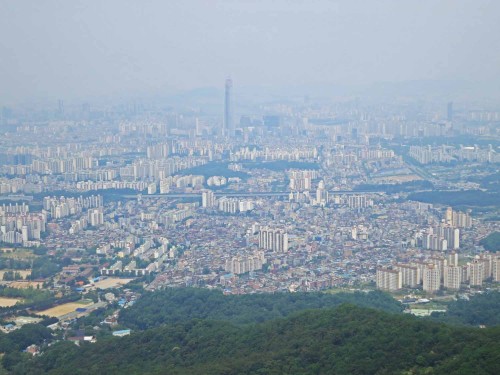 The still-unfinished Lotte World Tower