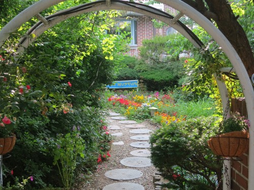 The front garden of the tea museum