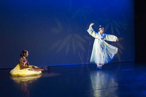Geummu - a geomungo sanjo with dancer