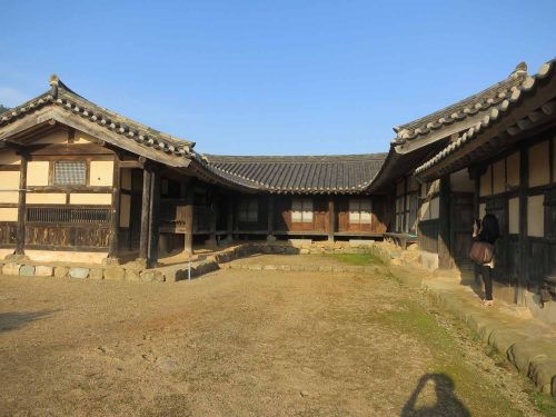 The main courtyard of Yun Du-seo's house