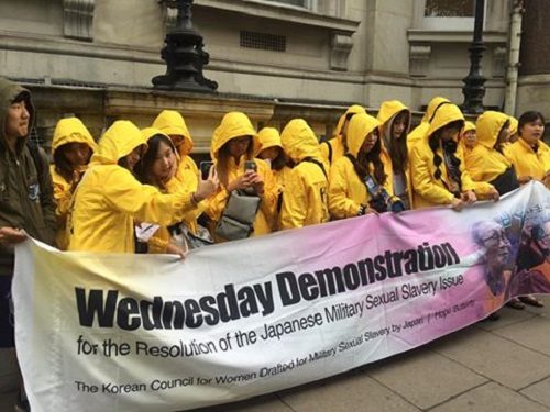 Featured image for post: Visiting Korean students protest Comfort Woman issue