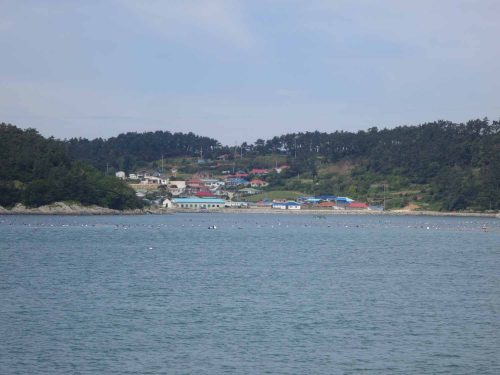 Approaching the harbour in Nohwado, the way to get to Bogildo