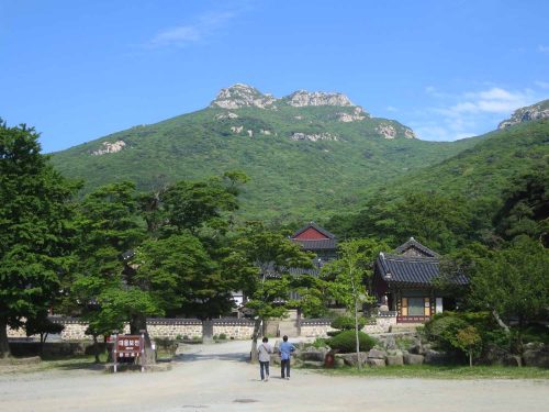 The view of Mt Duryusan as you enter the main temple courtyard