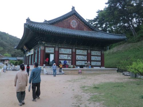 Bongamsa's main hall; 5:40am
