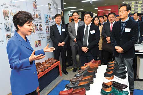 Park Geun-hye with shoes
