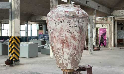 Large urn by Lee Kang-hyo