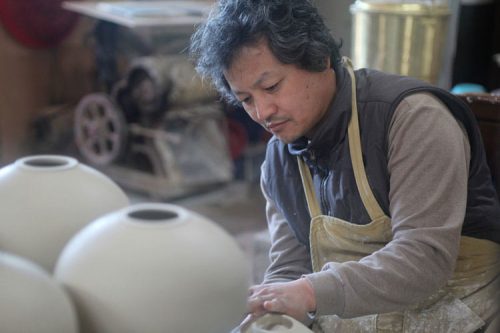 Young Gi Seo working in Korea