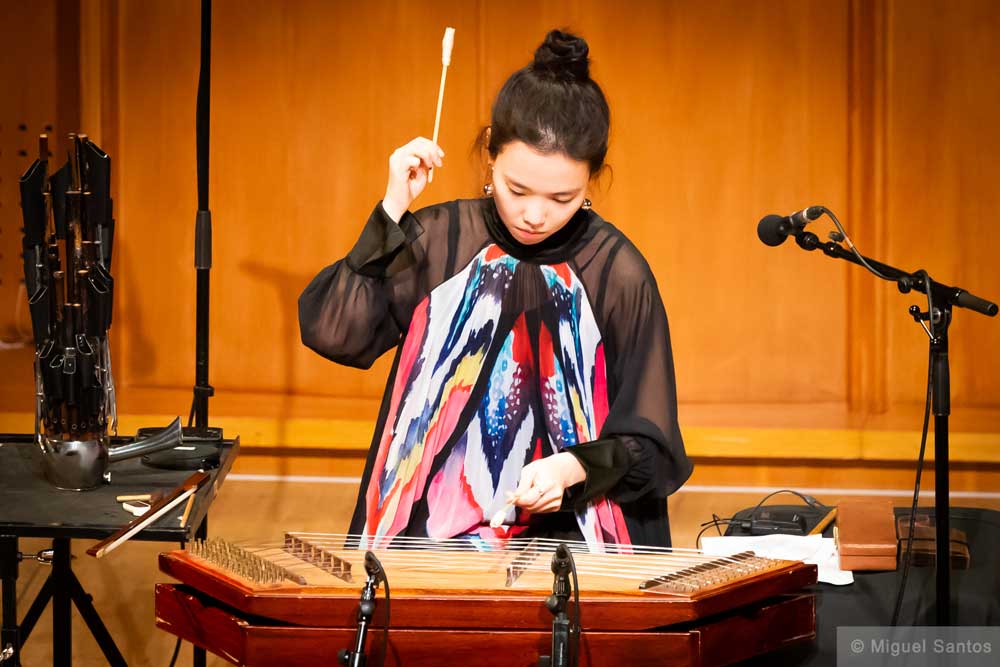 Park Jiha plays yanggeum