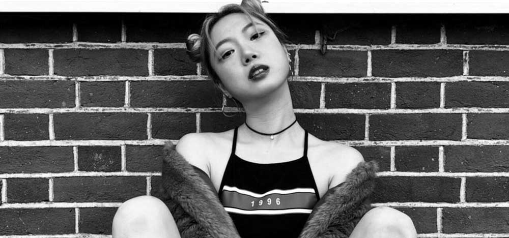 Do Yeonsoo (Coco) resting against a wall