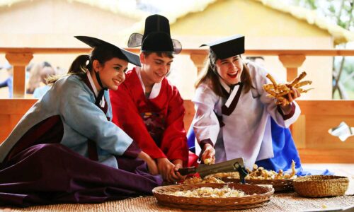 Three foreigners have fun chopping medicinal herbs while wearing hanbok