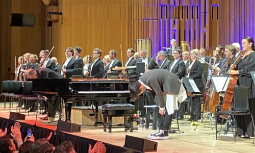 Jung Jae-il and conductor Robert Ziegler bow at the end of the concert