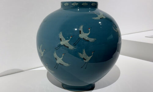 Seyeon Cho: Moon-shaped celadon jar with crane motif